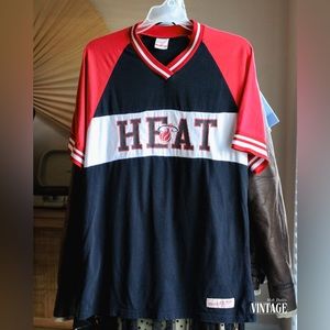 Mitchell & Ness Hardwood Classics Miami Heat V-Neck T-Shirt, Large